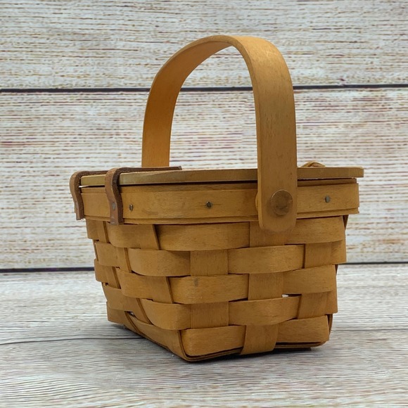Longaberger Wicker Basket with Lid and Handle Vintage Picnic Storage Decor - Picture 3 of 9